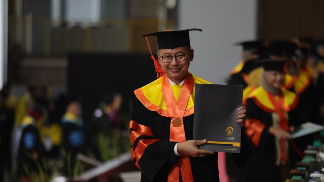 Eddy Soeparno, Doktor, dan Cumlaude