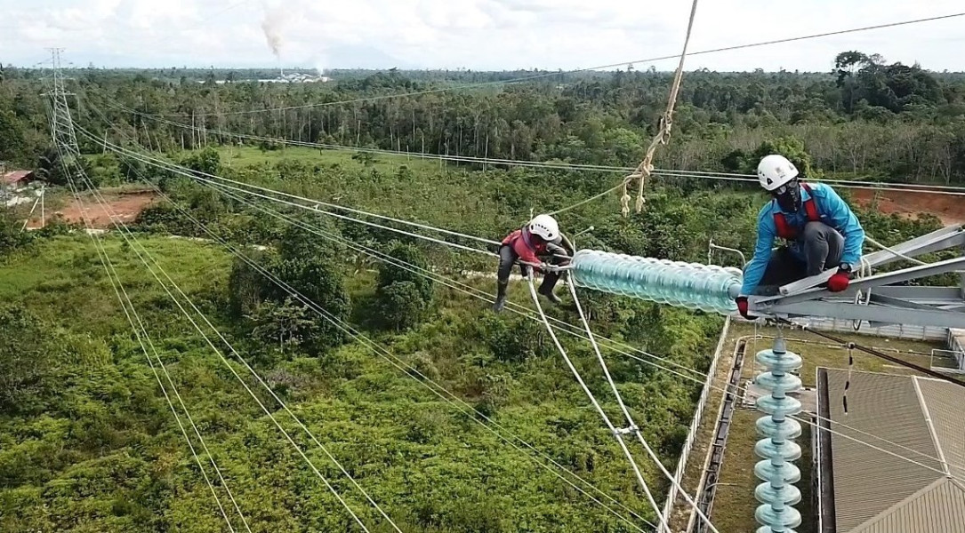 Kendur Tapi Aman: Alasan di Balik Pemasangan Kabel Listrik Bertegangan Tinggi