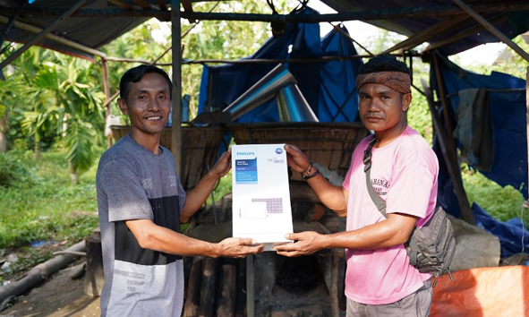 Signify Terangi Lebih dari 30 Desa Terpencil di Pulau Buru Lewat Program Kampung Terang Hemat Energi