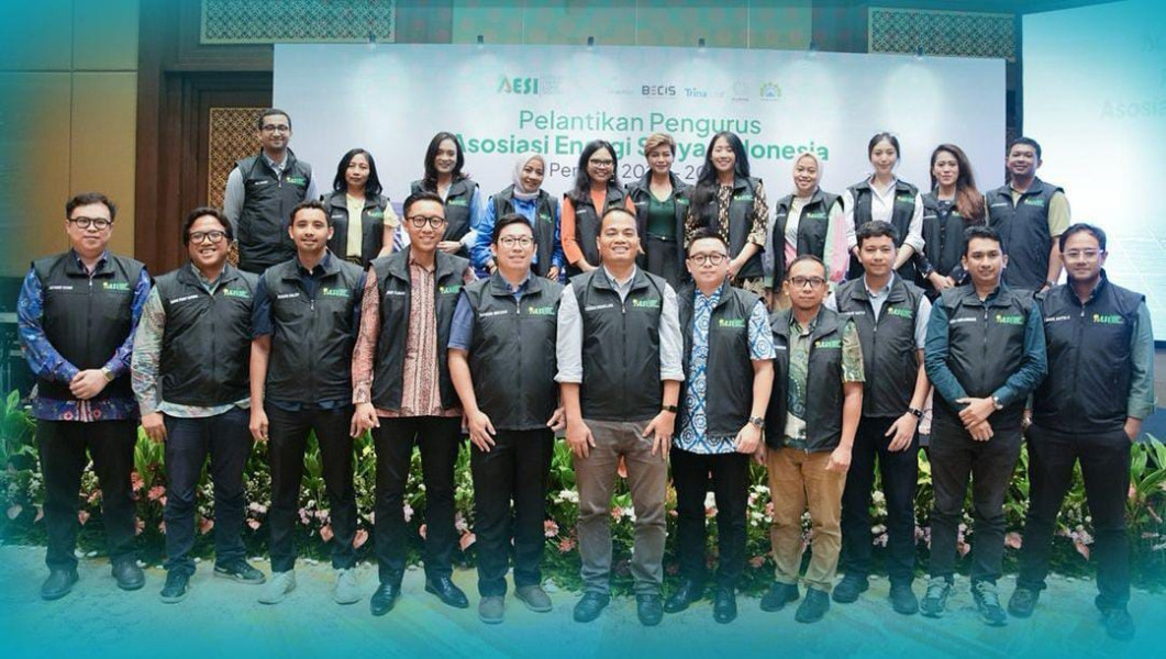 Kolaborasi PLNE dan AESI Kembangkan Energi Surya RI
